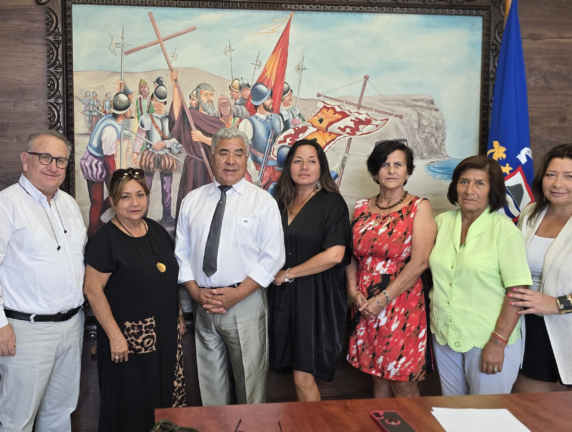 /dirigentas-de-coages-iris-veliz-se-reunen-con-alcalde-vargas-y-senador-durana/