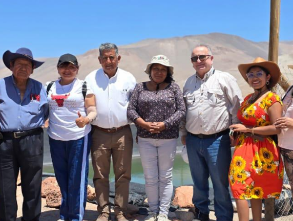 agricultores-de-alto-camarones-norte-se-reunen-con-senador-y-seremi/